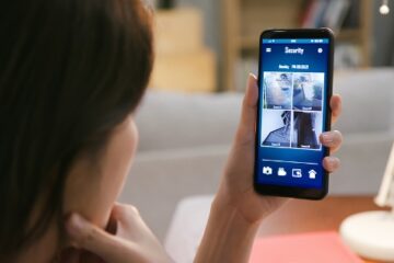 How to Spy on Someone through Their Phone Camera for Free